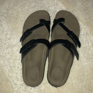 Birkenstock STYLE Cross Toe Sandals
